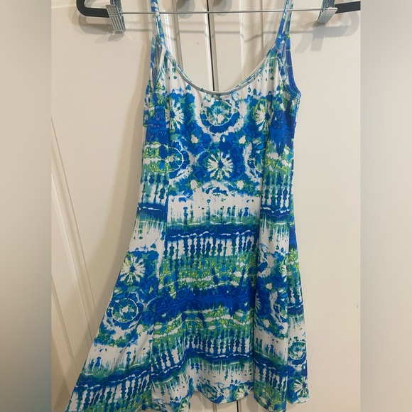 NWT aqua dress from Bloomingdale’s, size small, colors: blue, green, and white - Picture 3 of 8